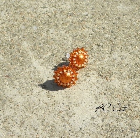 Kvítečky do ouška - Orange šperk korálky doplněk náušnice jaro květ perla perlička kvítek puzeta 