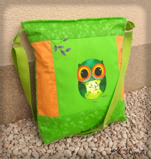 Kabelka sovička - zelená radost barva kabelky taška fantazie sova sovička veselá pestrobarevná 