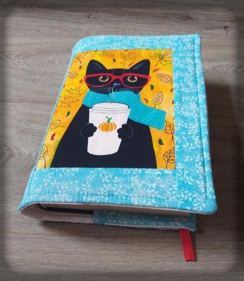 Obal na knihu - Něco na zahřátí kočka kočička obal čtení pohádka obal na knihu číča četba micina černá kočka mlsoun jedlík mlsný jazýček 