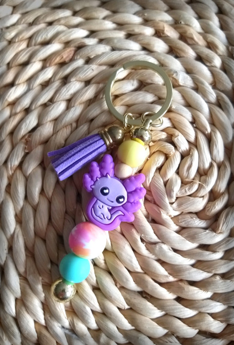 Axolotl - fialová šperk přívěsek doplněk veselé zvířátko na tašku silikon na klíče srandovní obojživelník axolotl zíábava 