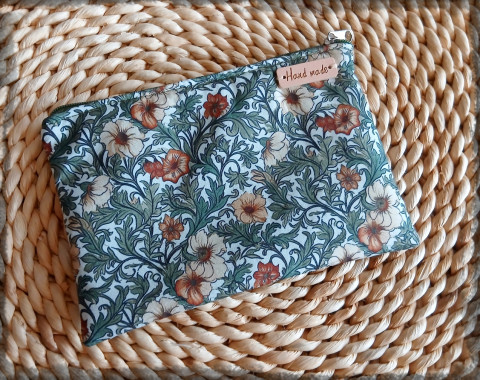 Květovaná kapsička no.01 květina peněženka louka barevná květ taštička kosmetická zahrada zahradní kytka kapsička veselá květované kapsa kosmetika na drobnosti hravá mošnička zahradnice 