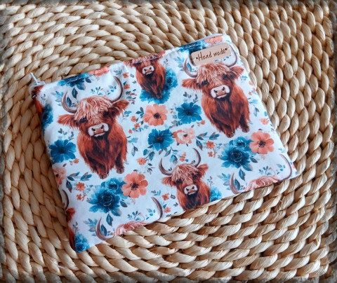 Kapsička se zvířátky no.01 květina peněženka louka barevná květ taštička kosmetická zahrada zahradní kytka kapsička veselá květované kapsa kosmetika kráva kravička na drobnosti hravá mošnička zahradnice skot skotská kráva skotka 