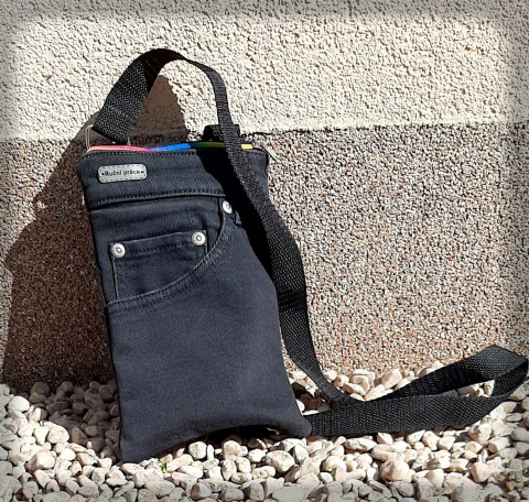 Mini džínová crossbody - černá 2 taška recyklace černá sportovní taštička kapsička duha kapsa džínovina do města na drobnosti crossbody 