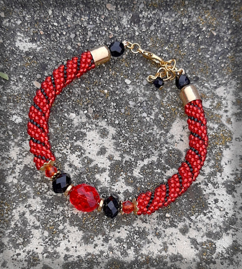 Ve víru vášně - náramek šperk korálky doplněk náušnice sklo háčkovaná láska sada růže romantika valentýn vášeň dutinka kolekce náhedelník romance nárame emoce 