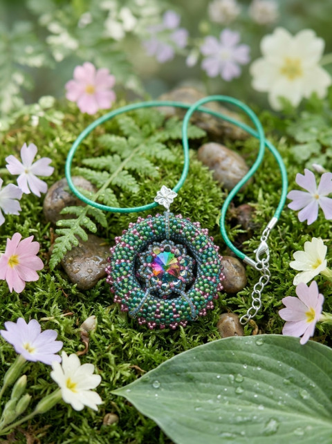 Čarovný lesní kvítek - náhrdelník kruh šperk náhrdelník přívěsek korálky doplněk fantazie les kvítek mech amulet hravý rivolka směs 