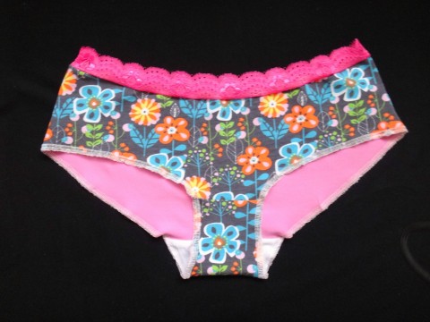 Kalhotky s růžovou krajkou 36/38 kytičky krajka něžný kalhotky spodní prádlo 