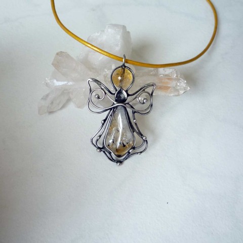 Andělka s citrínem šperk přívěsek minerál patina anděl andílek tiffany citrín cínovaný 