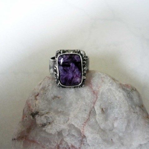 Čaroitový prsten šperk prsten fialová prstýnek minerály čaroit 