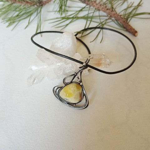 Přívěsek se žlutým opálem šperk náhrdelník přívěsek cín žlutá patina opál tiffany cínované prehnit minerály smyčky 