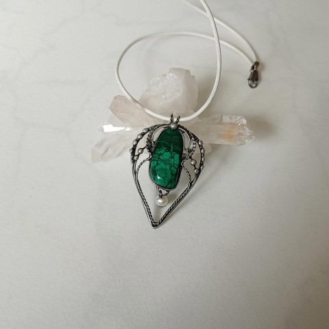 Malachit s perlou - přívěsek šperk přívěsek zelená cín bílá kapka patina tiffany říční perla slza minerály malachit 