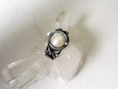 Růženínový přívěsek