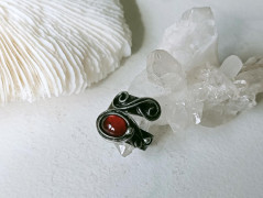 Růženínový přívěsek