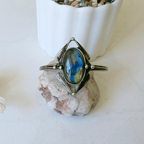 Všemi směry - labradorit náramek šperk náramek labradorit patina tiffany minerály cínovaný na ruku 