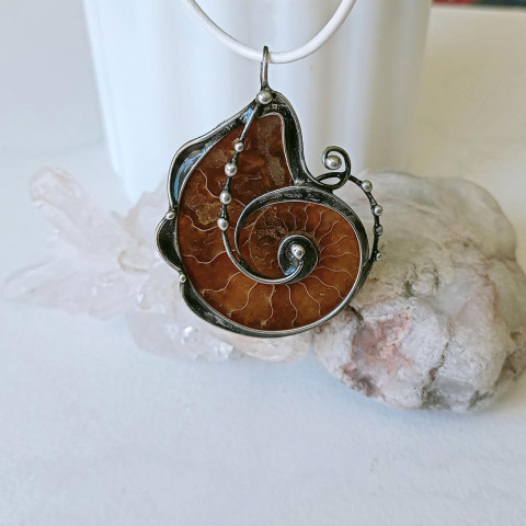 Amonitový přívěsek šperk přívěsek hnědá visací patina tiffany minerály zkamenělina amonit 