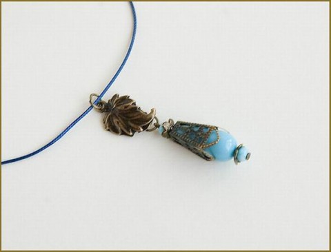 Lampička modrá s lístkem lampička náhrdelník perličky 