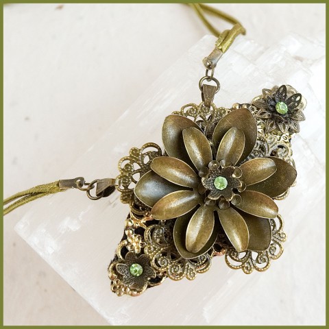 Velký filigrán květina náhrdelník elegance 