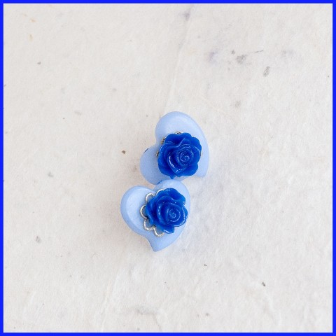 Knoflíková srdíčka - puzetky modré srdíčka náušnice 
