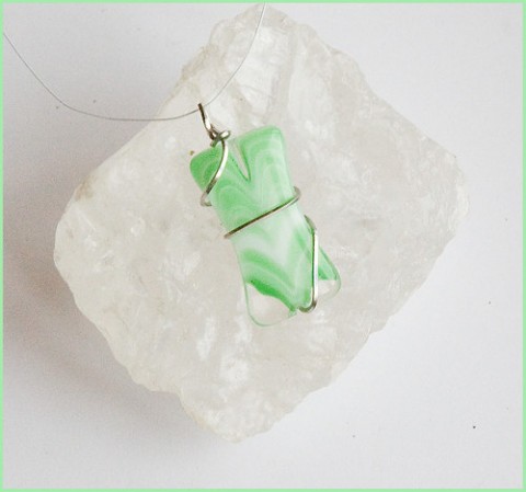 Zelený obdélník obdélnáík zelený náhrdelník 