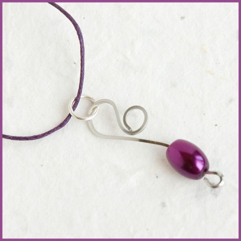 Fialová perlička - oválek perlička fialová náhrdelník 