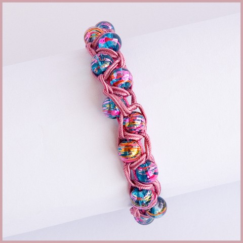 Tmavě růžový macramé náramek 