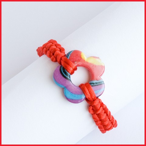 Červený - kytička macramé náramek 