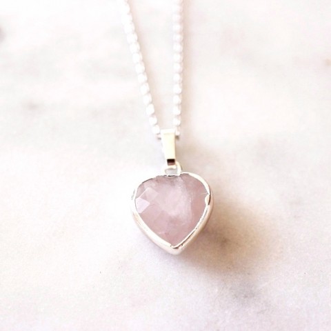 Řetízek s růženínovým srdíčkem náhrdelník srdce srdíčko láska řetízek valentýn růženín nakrk minimalismus minerálový polodrahokamový 