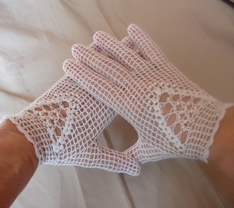bílé háčkované rukavičky romantické starobylé rukavičky sváteční 