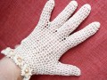 béžové háčkované rukavičky