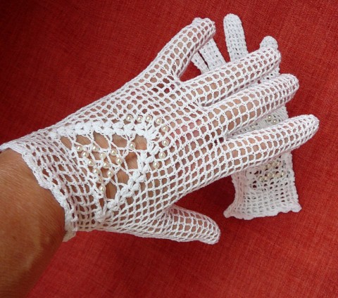 bílé háčkované rukavičky rukavičky 