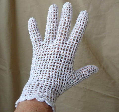 bílé háčkované rukavičky vintage retro háčkované společenské rukavičky 