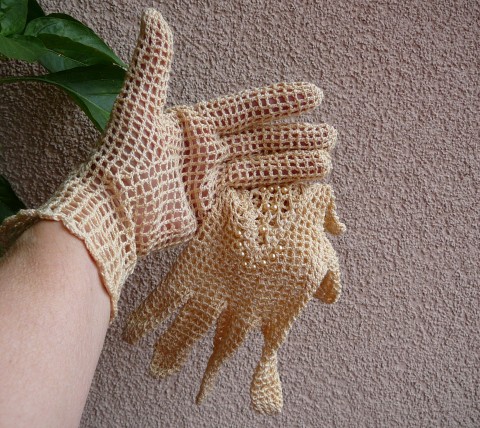 béžové háčkované rukavičky vintage retro romantické společenské rukavičky 