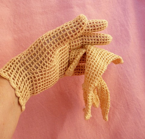 háčkované rukavičky retro společenské háčkované rukavičky béžové rukavičky vintage starobylé rukavičky 