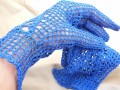 modré háčkované rukavičky