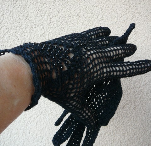 černé rukavičky s perličkama retro boho háčkované rukavičky černé rukavičky retro rukavičky rukavičky soerličkama sváteční rukavičky 