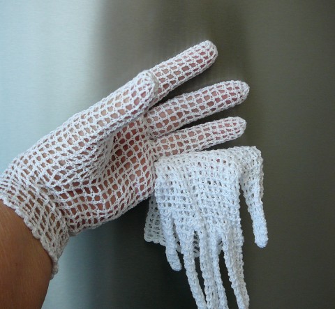 bílé háčkované rukavičky velikost M háčkované rukavičky romantické rukavičky společenské rukavičky 