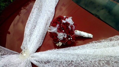 svatební jízda III. srdce dekorace svatba auta svatební lenka výzdoba nevěsta ženich holoubci hand made studio floristka leni kalivodová s přísavkami 