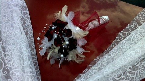 svatební jízda IV. srdce dekorace svatba auta svatební lenka výzdoba nevěsta ženich holoubci hand made studio floristka leni kalivodová s přísavkami 