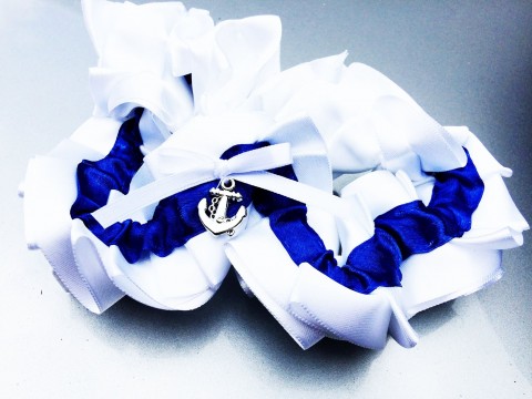 Svatební podvazek námořnický modrá bílá svatba prstýnek námořnický kotva kotvička svatební námořnická prstýnky nevěsta ženich novomanželé podvazek královská studio leni 