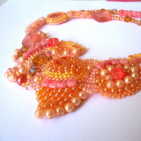 Sluneční náhrdelník náhrdelník oranžová růžová šitý společenský slavnostní freeformrm 