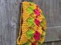 Čepice v barvách podzimního listí