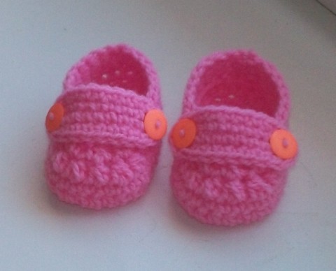 Ťapky růžové (9 cm) dárek háčkované růžové botičky papučky akrylové capáčky pro miminko porodnice baleríny ťapky na nožičky 