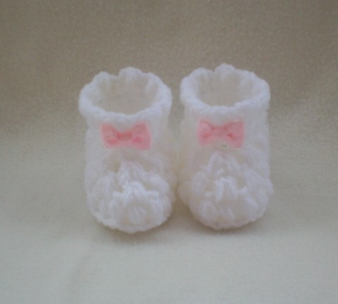 Pecičkové bačkůrky-bílé dárek bílé miminko háčkované ponožky botičky bačkůrky capáčky porodnice na nožičky 