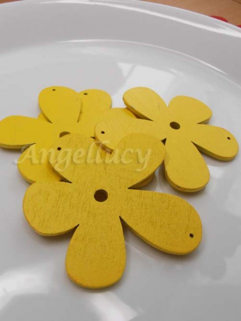 Dřevěná květina - žlutá květina kytka bižuterie komponent mezidíl mezičlánek 
