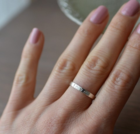 love...jemný prstýnek AG stříbrný prsten love prsten s nápisem láska 