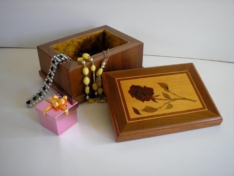 Intarzovaná šperkovnice krabička kazeta šperkovnice truhlice truhla 