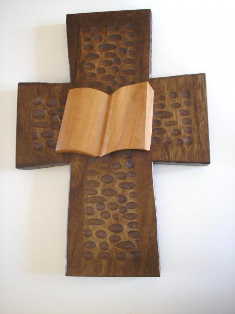 Kříž s biblí kříž 