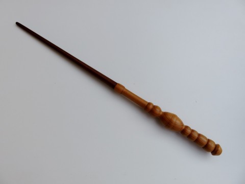 Kouzelnické hůlky dřevo řezba dárek čáry kouzlo magie čaroděj kouzelník kouzelná hůlka kouzelnická hůl larpová hůlka 