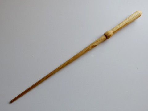 Kouzelnická hůlka mé kamarádky dřevo řezba dárek čáry kouzlo magie čaroděj kouzelník kouzelná hůlka kouzelnická hůl larpová hůlka 