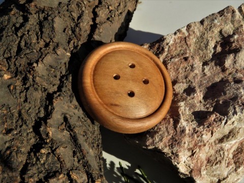9. Knoflík pro štěstí – magnetka dřevo řezba dárek šití kolečko soustružení knoflík pozornost sleva magnetka švadlena truhlář 