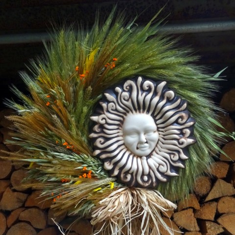 Věnec - Svítím na vaši zemi domov keramika přírodní natur věnec slunce obilí tráva chalupa craft 